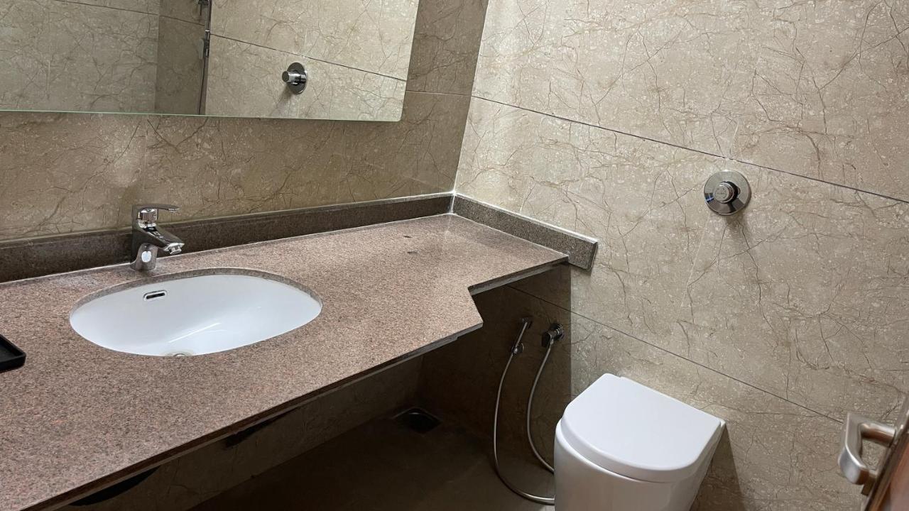 Heaven 7 Hotel&Resort Himatnagar Buitenkant foto