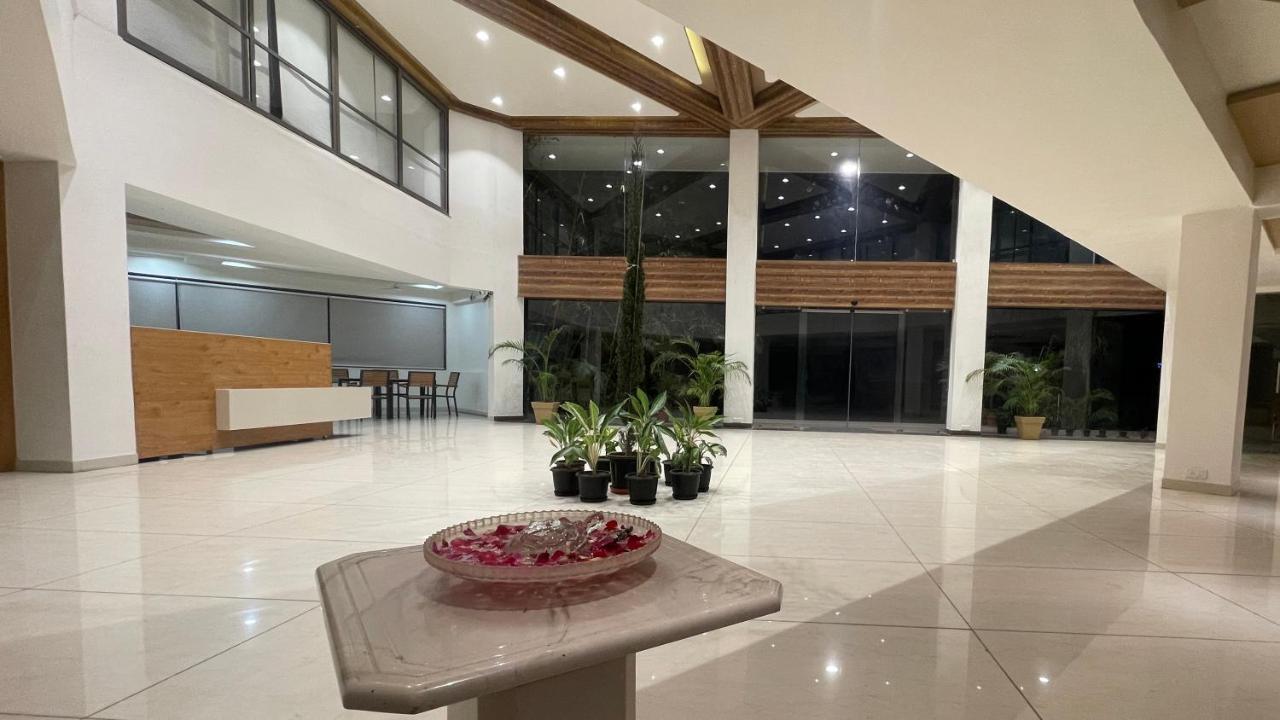 Heaven 7 Hotel&Resort Himatnagar Buitenkant foto