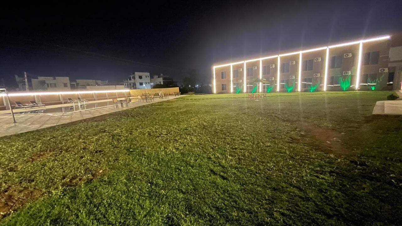 Heaven 7 Hotel&Resort Himatnagar Buitenkant foto