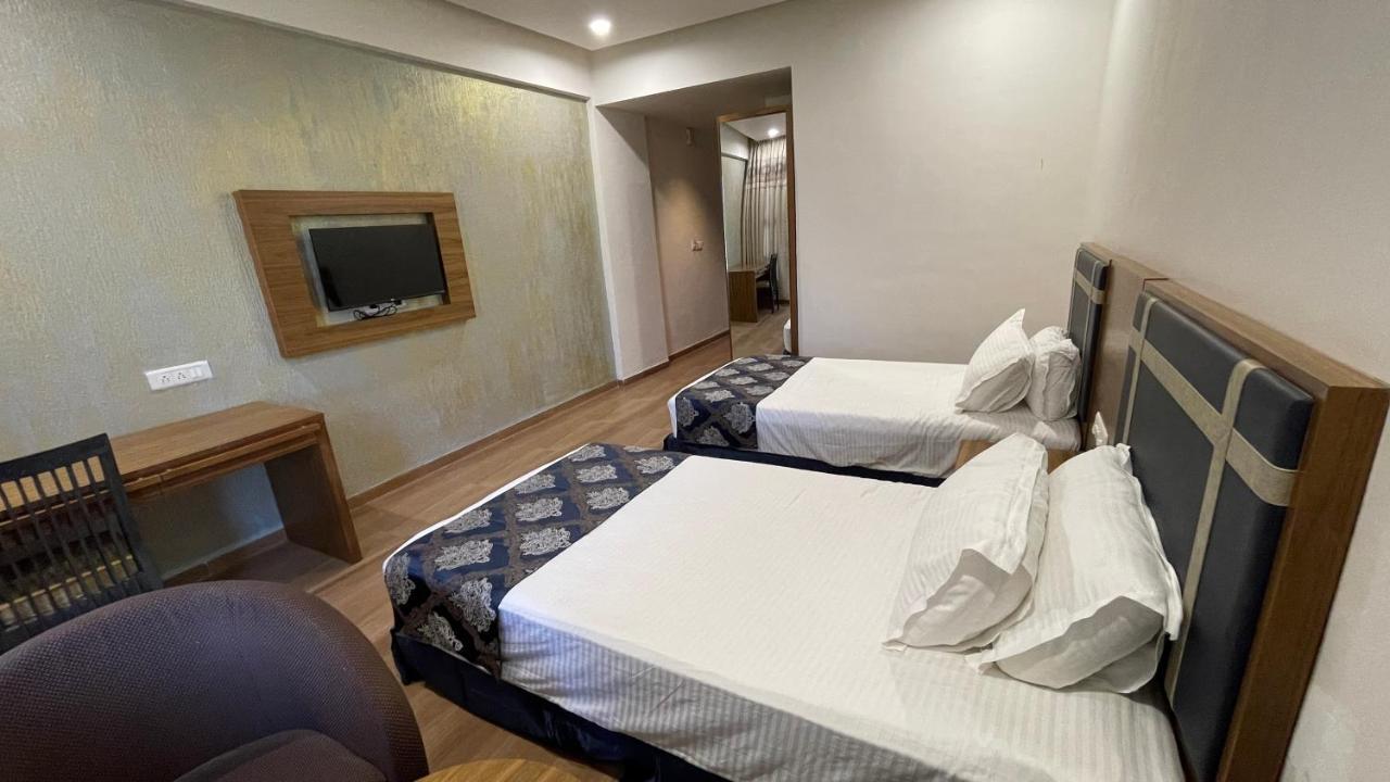 Heaven 7 Hotel&Resort Himatnagar Buitenkant foto