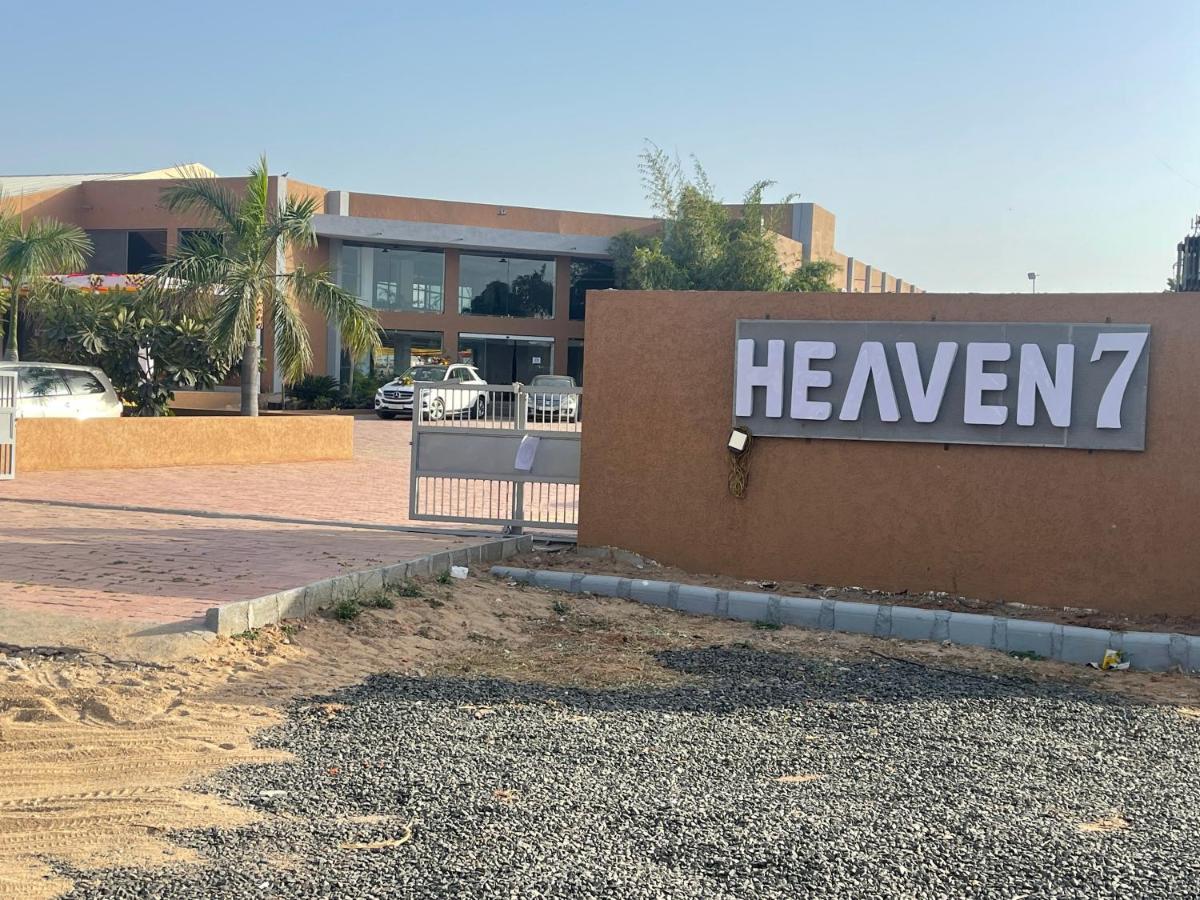 Heaven 7 Hotel&Resort Himatnagar Buitenkant foto