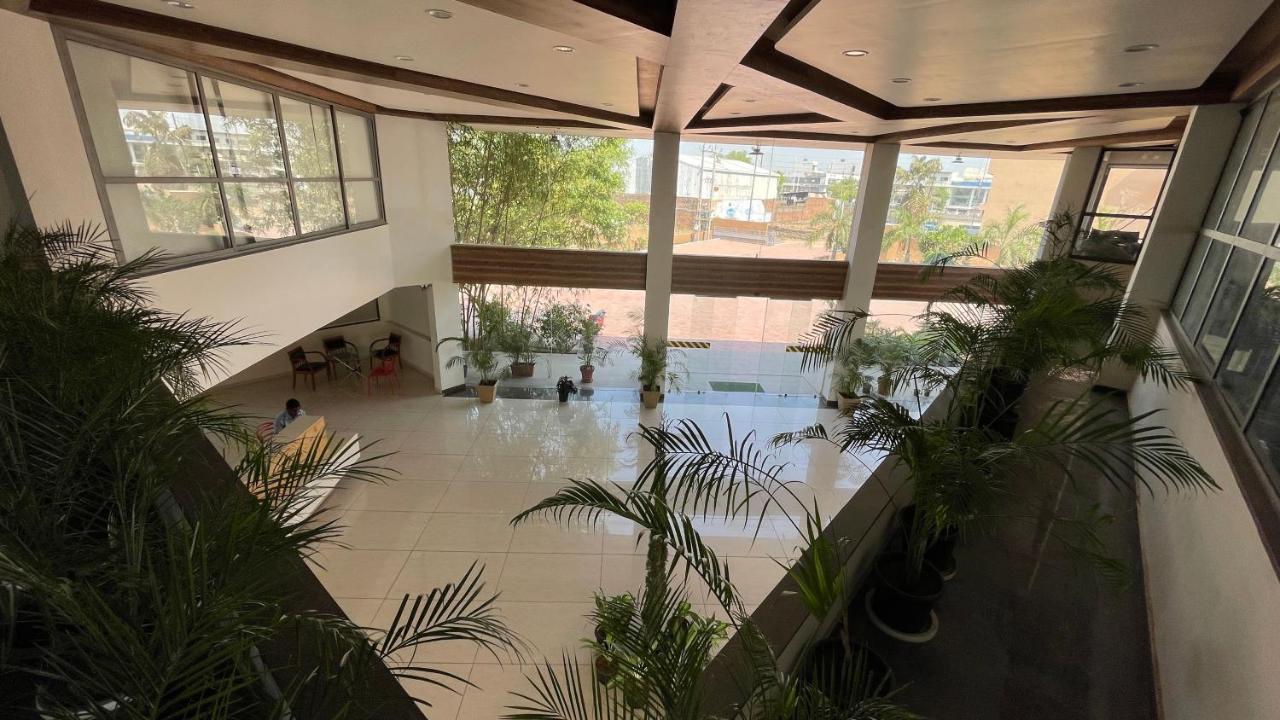 Heaven 7 Hotel&Resort Himatnagar Buitenkant foto