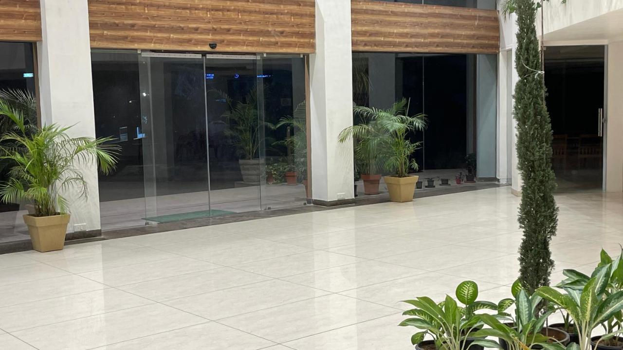 Heaven 7 Hotel&Resort Himatnagar Buitenkant foto