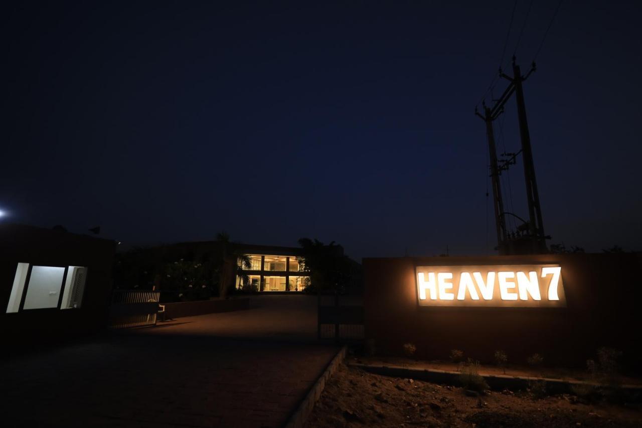 Heaven 7 Hotel&Resort Himatnagar Buitenkant foto