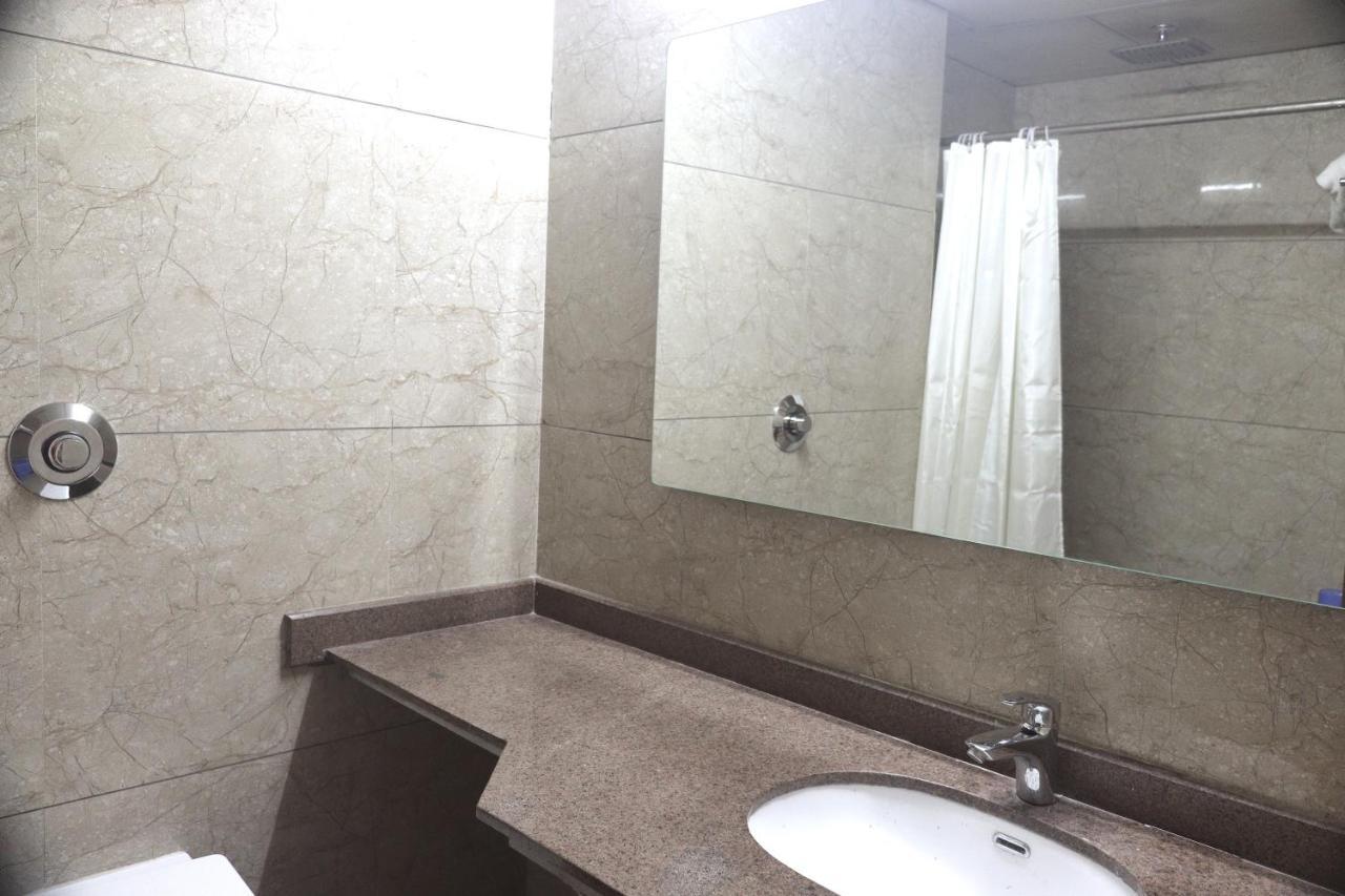 Heaven 7 Hotel&Resort Himatnagar Buitenkant foto